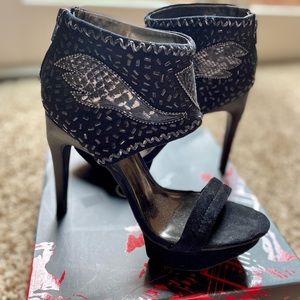 Carlos Santana Palermo Black Beaded Heel (SZ 9).
